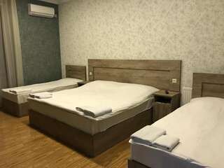 Отели типа «постель и завтрак» Kamar Hotel Ijevan Иджеван Четырехместный номер Делюкс-1