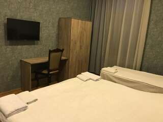 Отели типа «постель и завтрак» Kamar Hotel Ijevan Иджеван Четырехместный номер Делюкс-2